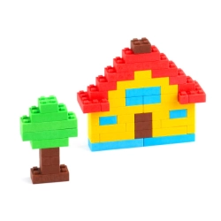 Dom i drzewko wybudowane z klocków tradycyjnych miękkich Marioinex Classic